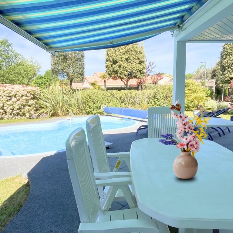 Villa Oasis - 3 chambres confortables - Piscine privée & Barbecue - Three-Bedroom Villa - 2