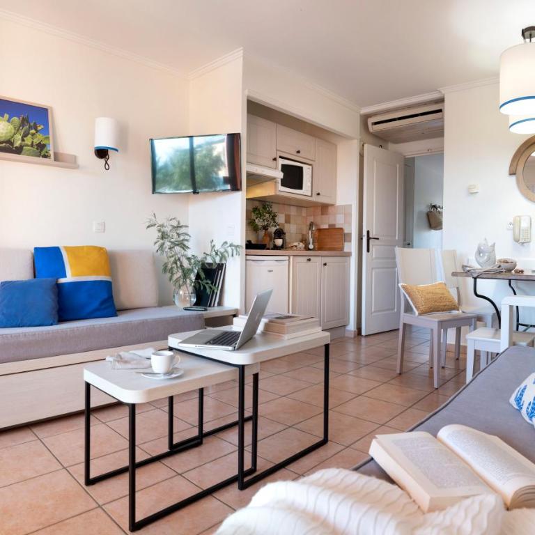Résidence Pierre & Vacances Premium Les Calanques des Issambres - One-Bedroom Apartment with Air Conditioning and Terrace or Balcony (4 People) - Sea View - 5