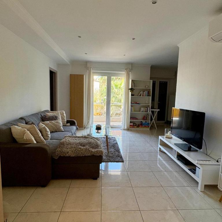 Cannes Centre Grand 3 chambres avec terrasse - Appartement - 1