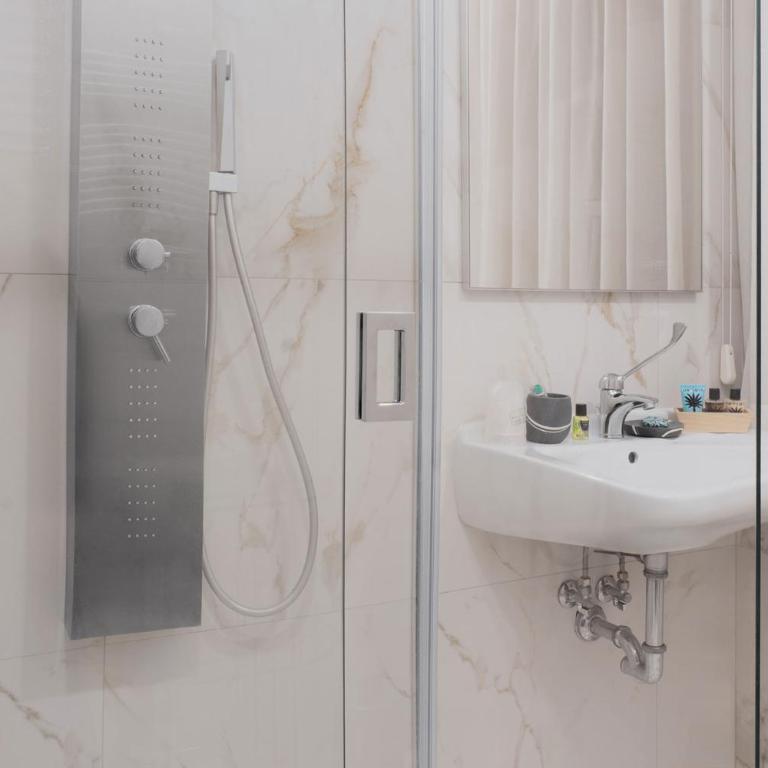 Hotel Blue Marine Suites Rome - Camera Matrimoniale Standard - 4