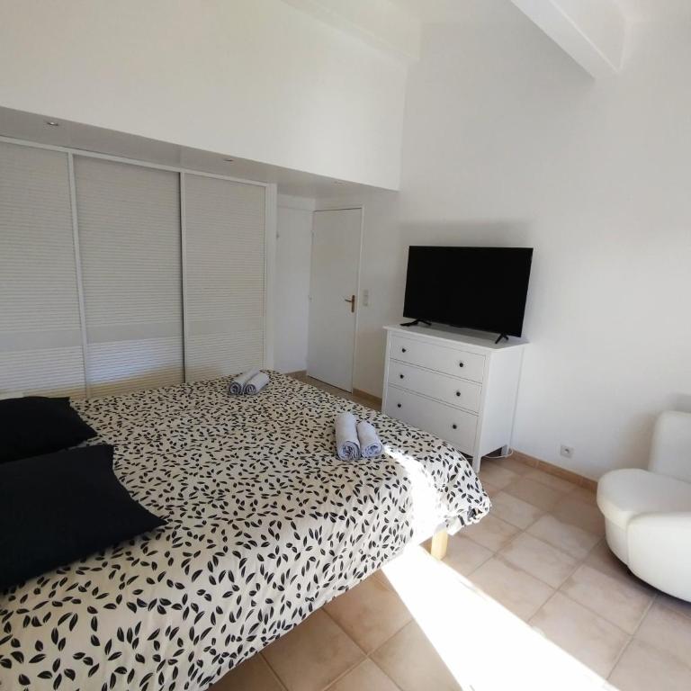 Villa Ocre, proche golf, piscine, vélo et confort - Maison de Vacances 3 Chambres - 17