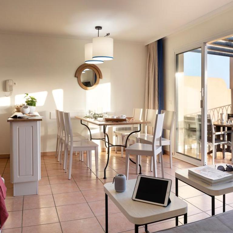 Résidence Pierre & Vacances Premium Les Calanques des Issambres - Appartement 1 Chambre avec Coin Nuit dans Alcôve, Climatisation et Terrasse ou Balcon (6 Personnes) - Vue sur Mer - 4