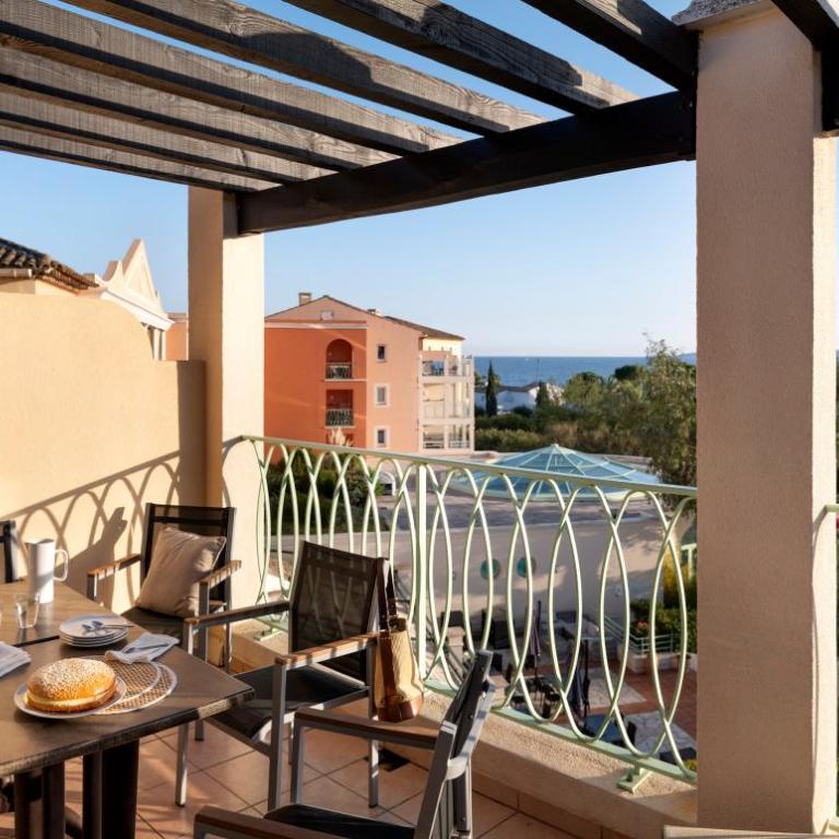Résidence Pierre & Vacances Premium Les Calanques des Issambres - Appartement 1 Chambre avec Coin Nuit dans Alcôve, Climatisation et Terrasse ou Balcon (6 Personnes) - Vue sur Mer - 2