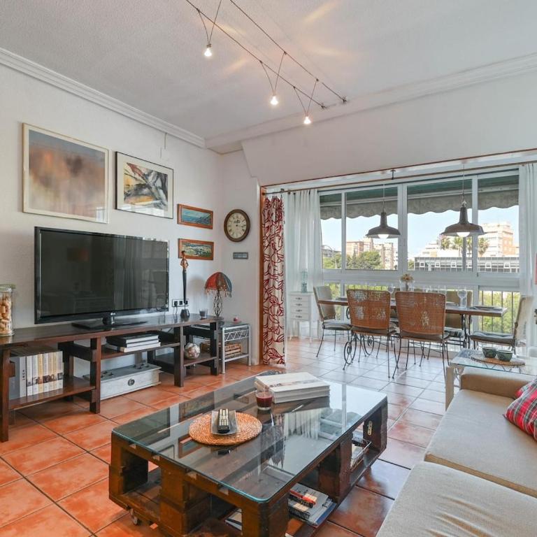 Bright & Spacious apartment in Alicante - Two-Bedroom Apartment - 3