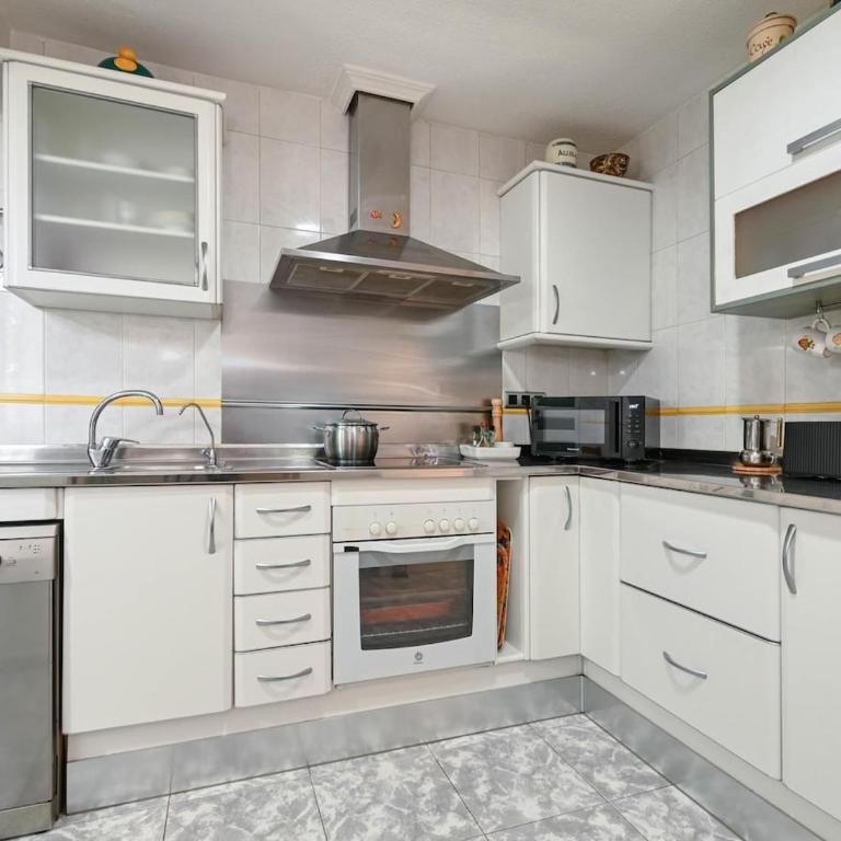 Bright & Spacious apartment in Alicante - Two-Bedroom Apartment - 9