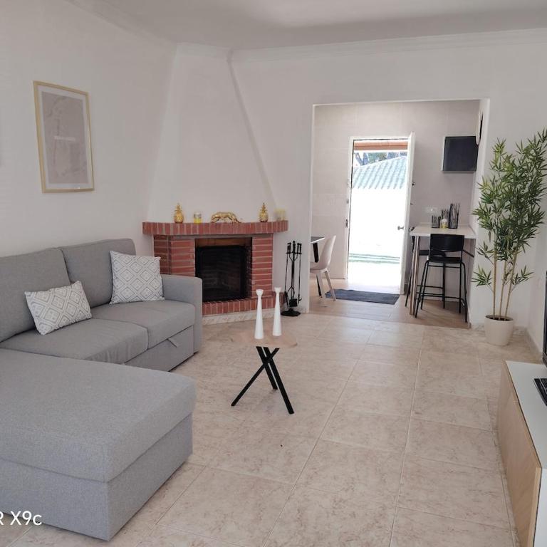 Modern 3 Bedrooms Villa,Pool, Spacious Garden & Parking - Chalet - 3
