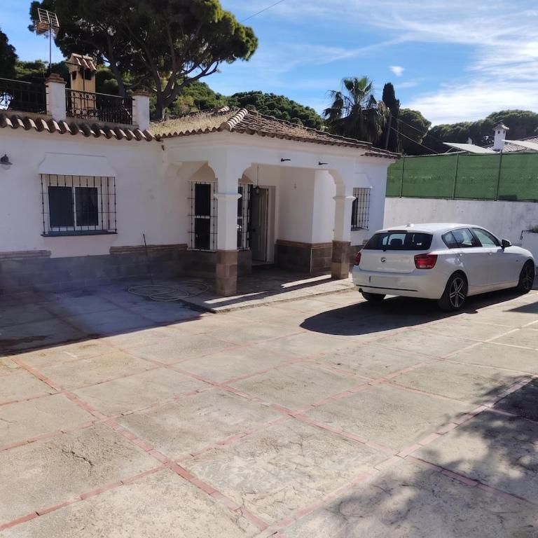 Modern 3 Bedrooms Villa,Pool, Spacious Garden & Parking - Chalet - 24