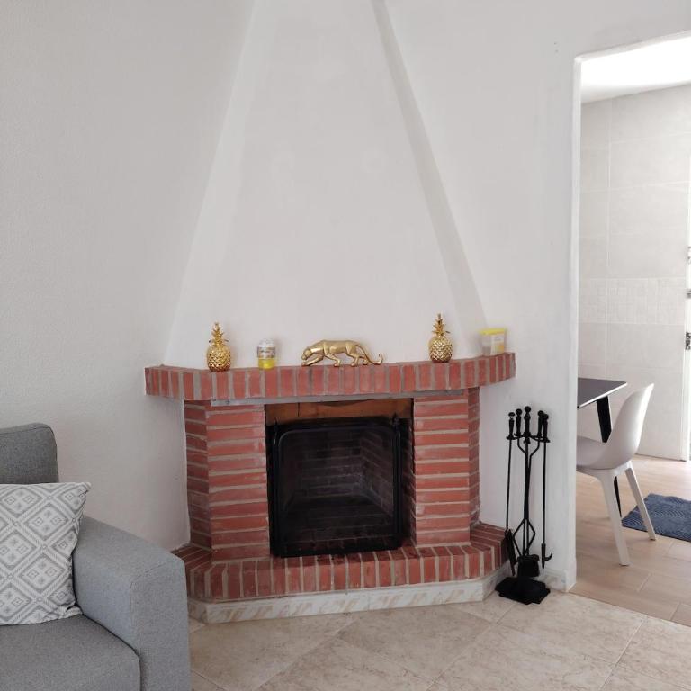 Modern 3 Bedrooms Villa,Pool, Spacious Garden & Parking - Chalet - 16