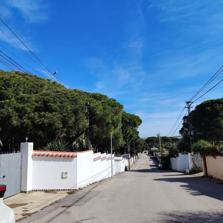 Modern 3 Bedrooms Villa,Pool, Spacious Garden & Parking - Chalet - 25