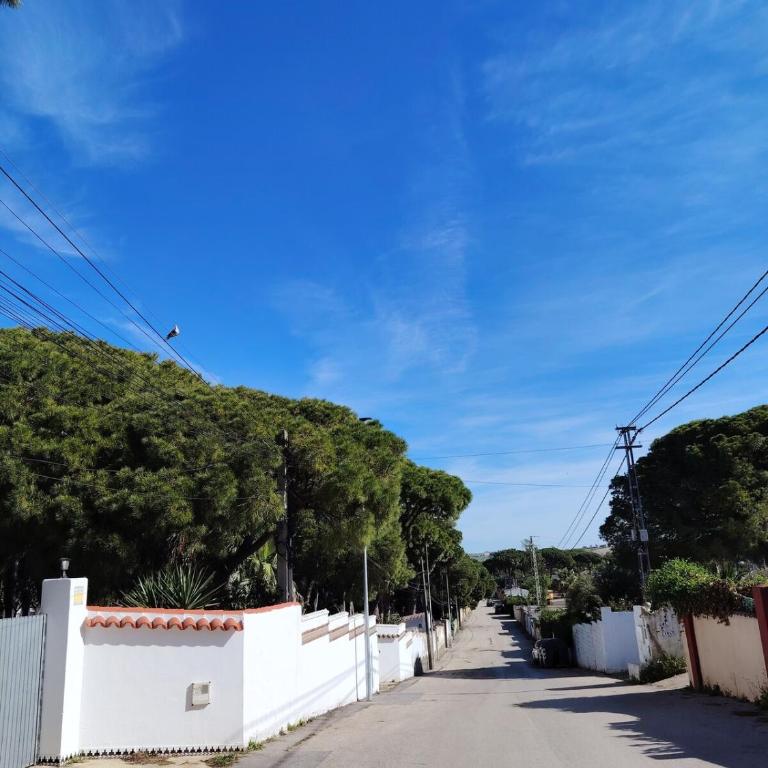 Modern 3 Bedrooms Villa,Pool, Spacious Garden & Parking - Chalet - 26