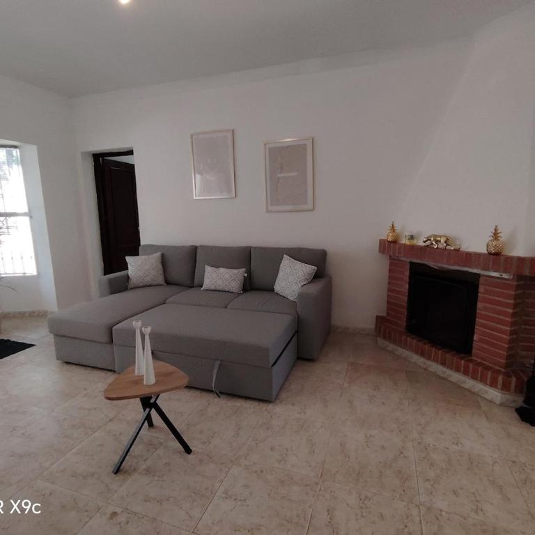 Modern 3 Bedrooms Villa,Pool, Spacious Garden & Parking - Chalet - 18