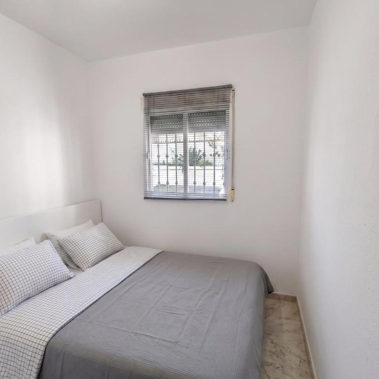 Modern 3 Bedrooms Villa,Pool, Spacious Garden & Parking - Chalet - 12