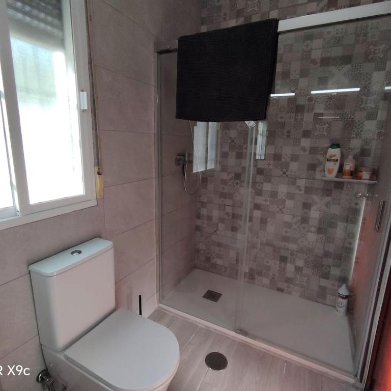 Modern 3 Bedrooms Villa,Pool, Spacious Garden & Parking - Chalet - 11