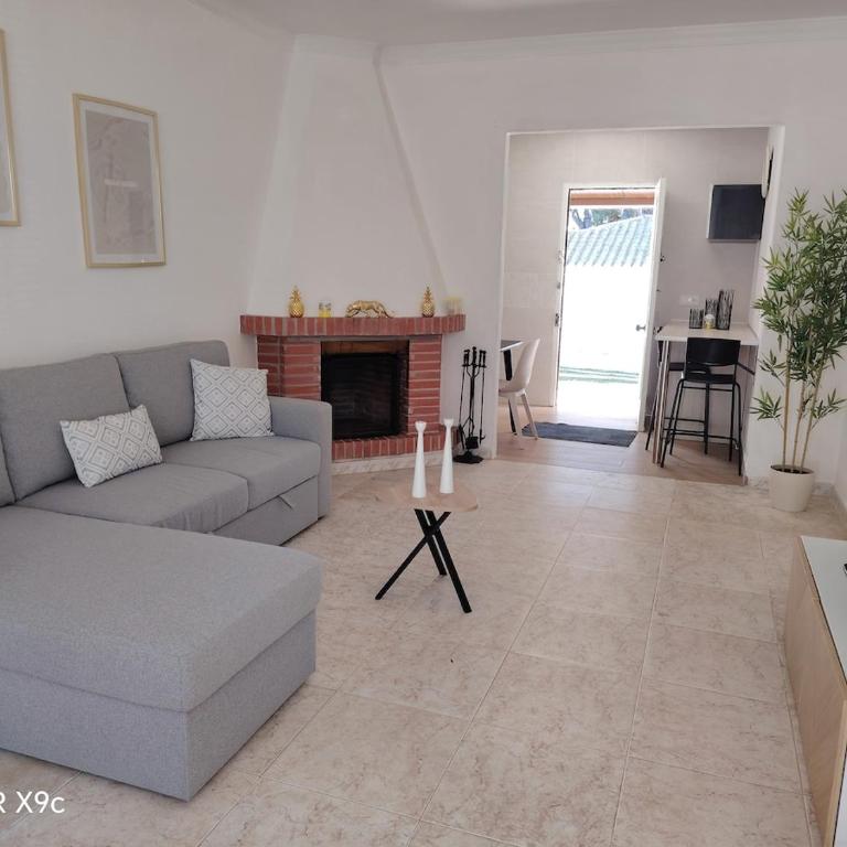 Modern 3 Bedrooms Villa,Pool, Spacious Garden & Parking - Chalet - 13