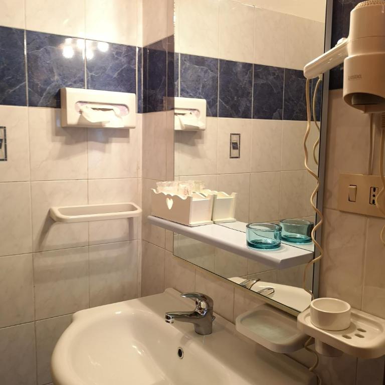 Torino Guest House - Camera Doppia con Letti Singoli - 6