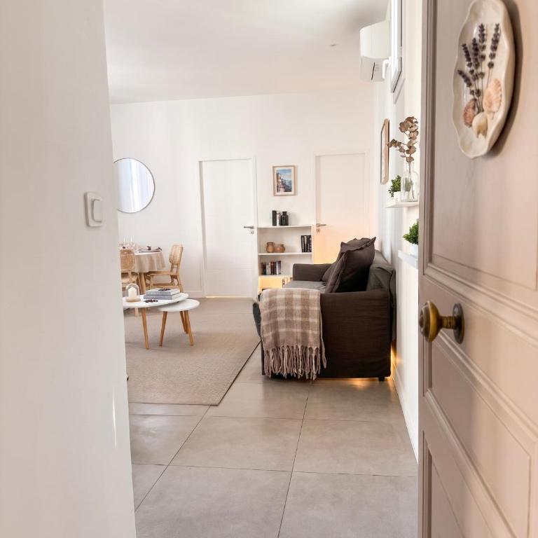 Appartement avec vue mer, refait à neuf - climatisé - parking privé - Appartement 1 Chambre - 9