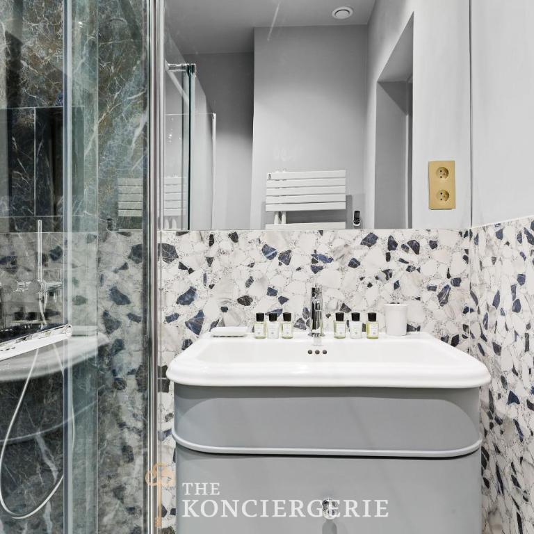 Champs Elysées Luxury Apartment 120 m2 2 Bedrooms AC Lift - Appartement - 23
