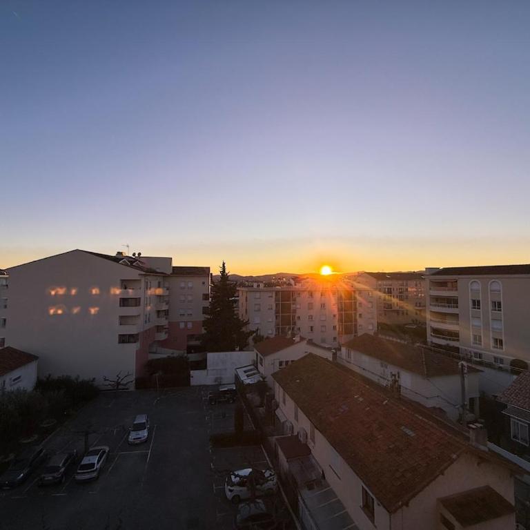 COSY WAVES T1 bis centre Saint-Raphaël Plages, gare à pied, terrasse & parking - Apartment mit 1 Schlafzimmer - 38