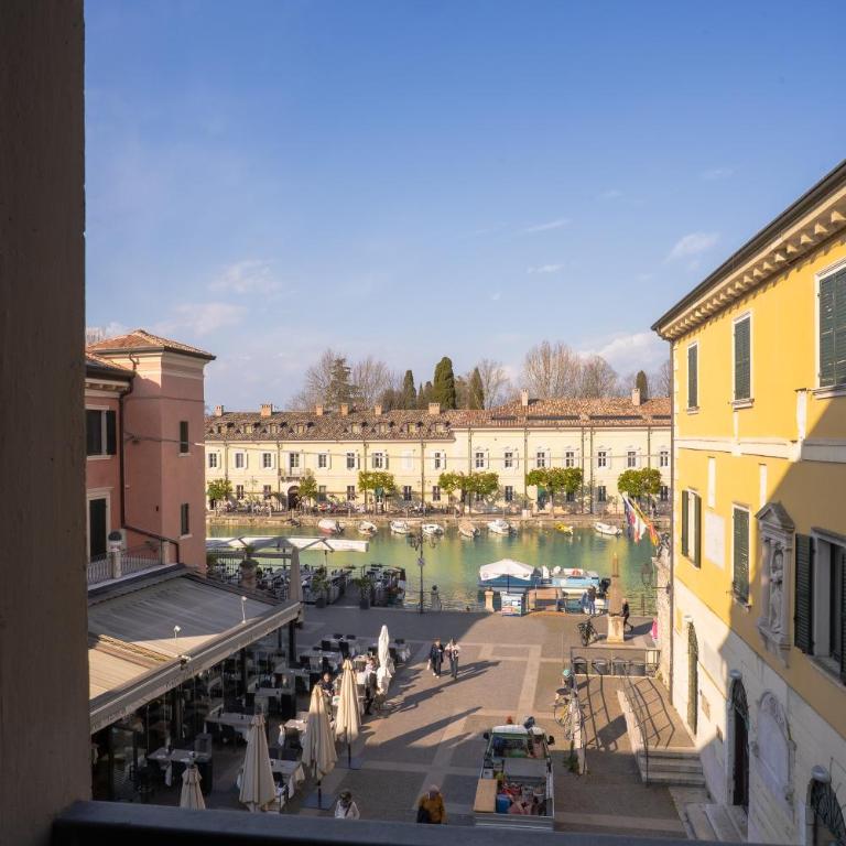 Aparthotel All'Orologio - One-Bedroom Apartment with Lake View - 1
