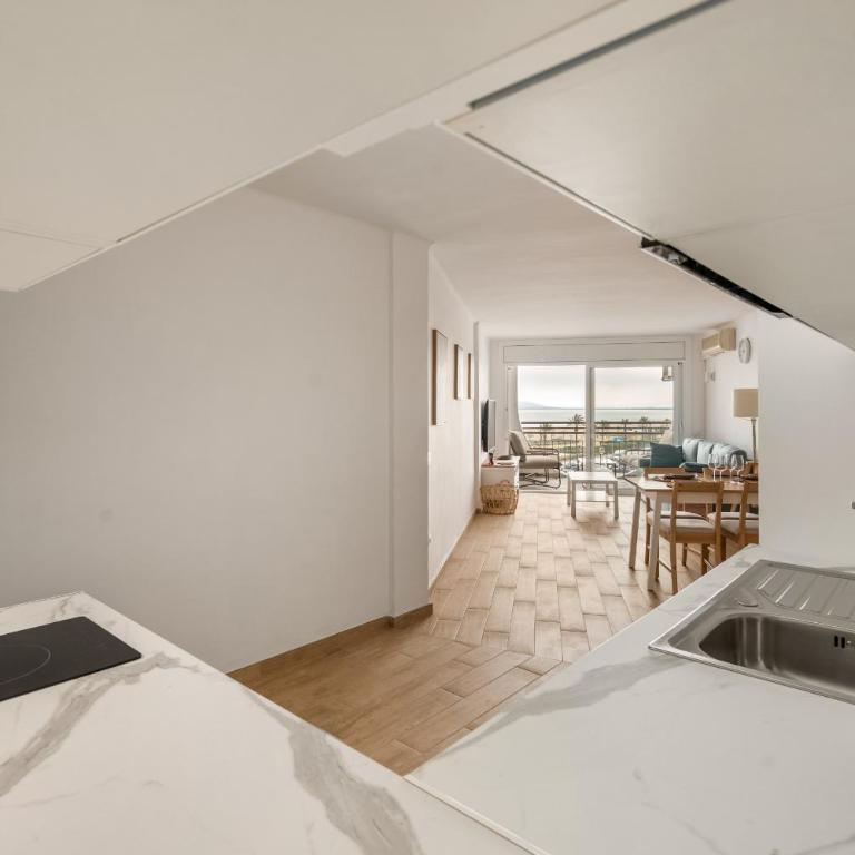 WELCS DUPLEX 343 EMP frente al mar - Apartamento con vistas al mar - 13