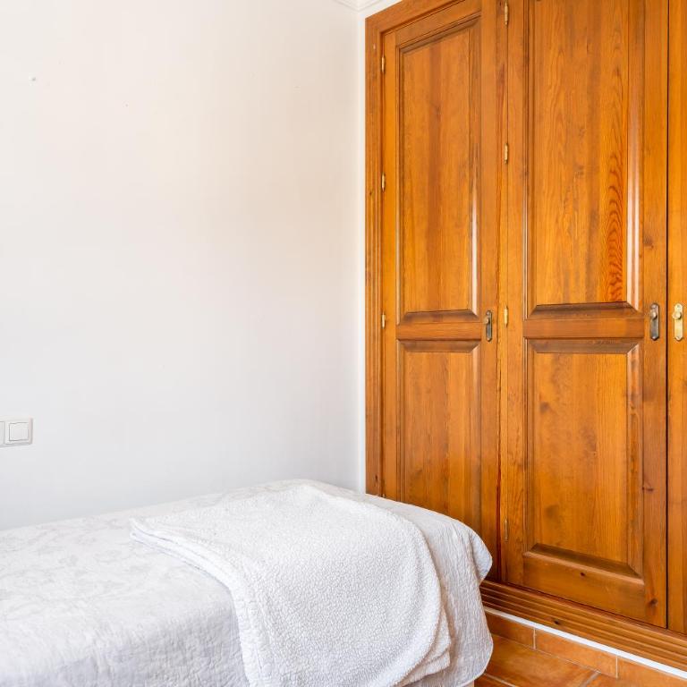 Spacious 4BR Townhouse | Private Rooftop Terrace - Casa de 4 dormitorios - 12