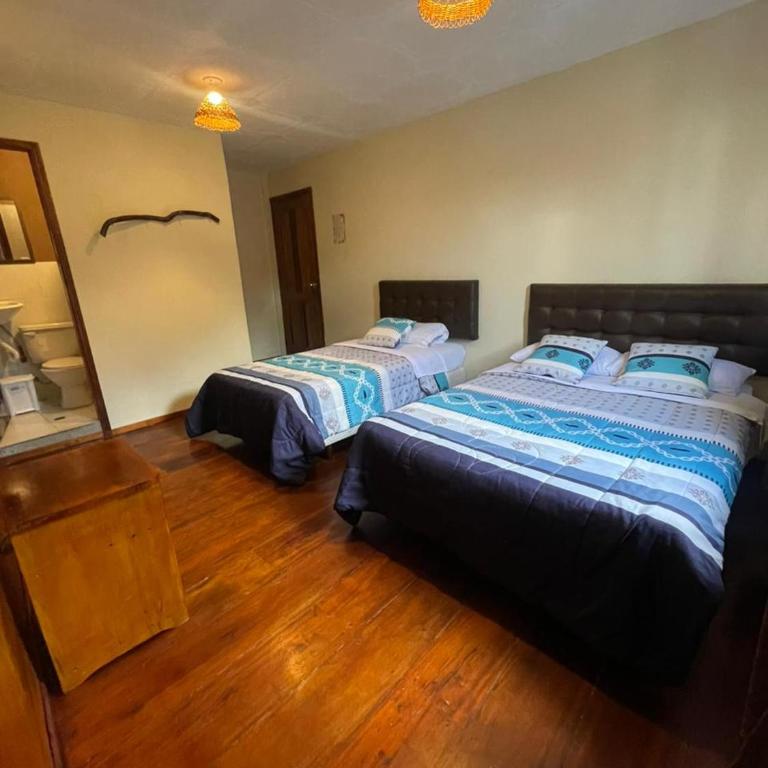 Golden Bird, Mindo - Triple Room with Private Bathroom - 1