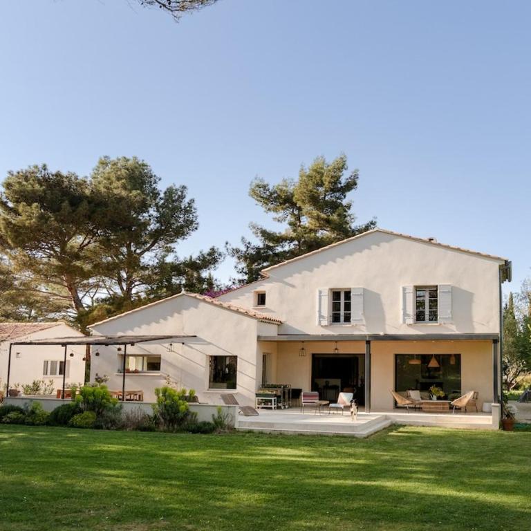 Stunning Villa with Pool near Aix-en-Provence - Villa - 2