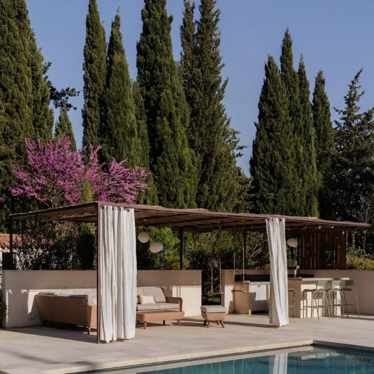 Stunning Villa with Pool near Aix-en-Provence - Villa - 84