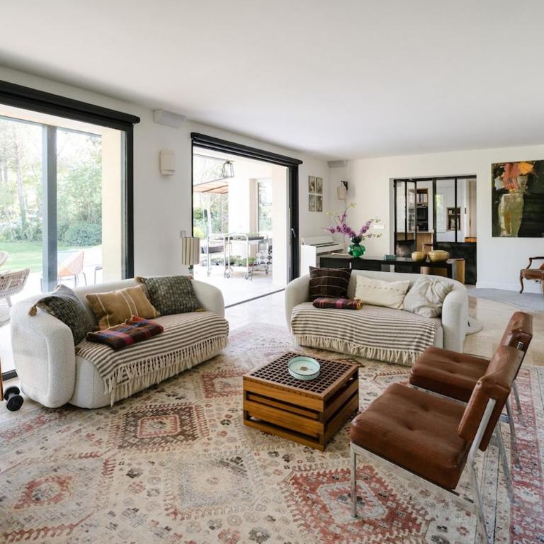 Stunning Villa with Pool near Aix-en-Provence - Villa - 100