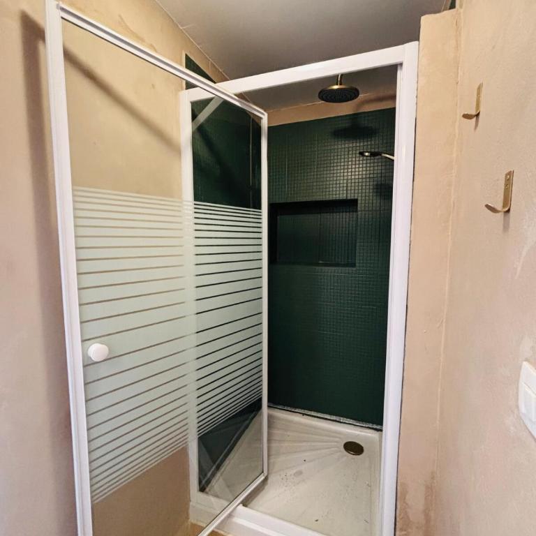 Suite Rétro 70s avec Jacuzzi Privé - One-Bedroom Apartment - 5