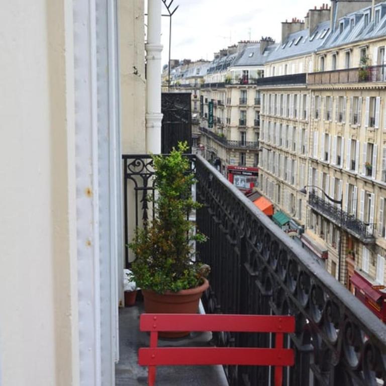 Appartement haussmannien - 3 pièces avec balcon - Apartment - 14