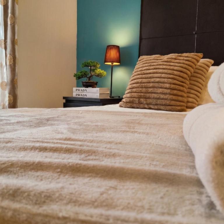 Family Golf Oasis, Disney, Pool and Sunny Terrace - Two-Bedroom Deluxe Apartment with Balcony - 12