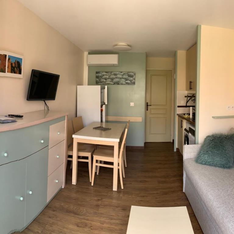 Cap Esterel 2 pièces Climatisé 4-5pers Piscines Parking Draps Wifi - Apartment - 2