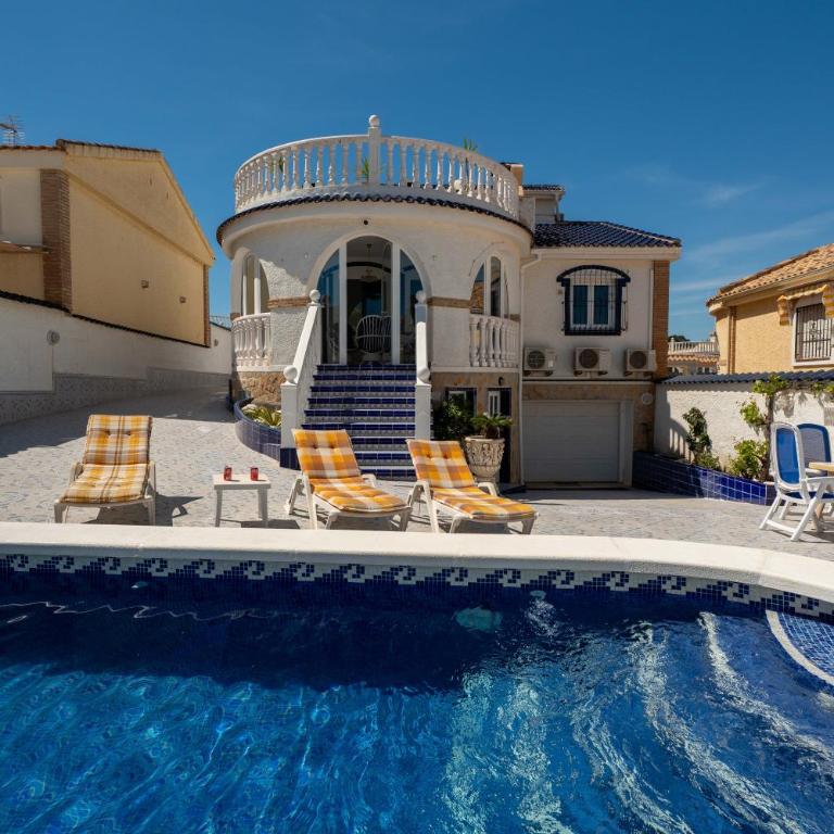 Casa Azul - Private Pool & BBQ - Three-Bedroom House - 2