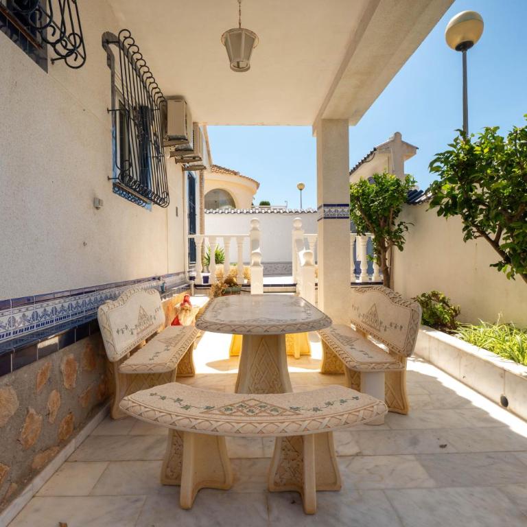 Casa Azul - Private Pool & BBQ - Three-Bedroom House - 8