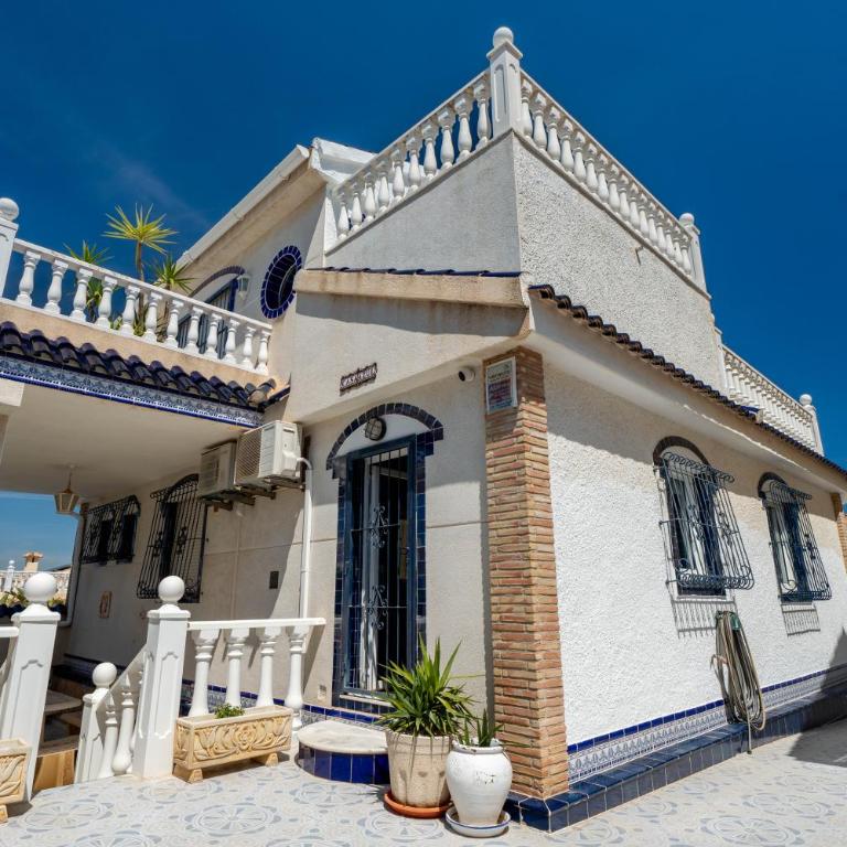 Casa Azul - Private Pool & BBQ - Three-Bedroom House - 5