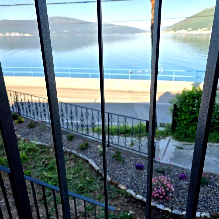 Apartmani Nikolić "Na pjeni od mora" - One-Bedroom Apartment with Sea View and Terrace - 15