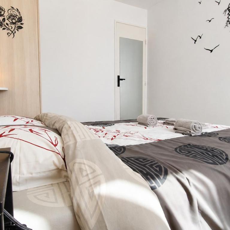 L'Éclat Céleste - Parking Gratuit et Securisé - Vue Panoramique - Wifi Fibre - Idéal Professionnel ou Escapade à Deux - Apartment mit 1 Schlafzimmer, Balkon und Bergblick - 14