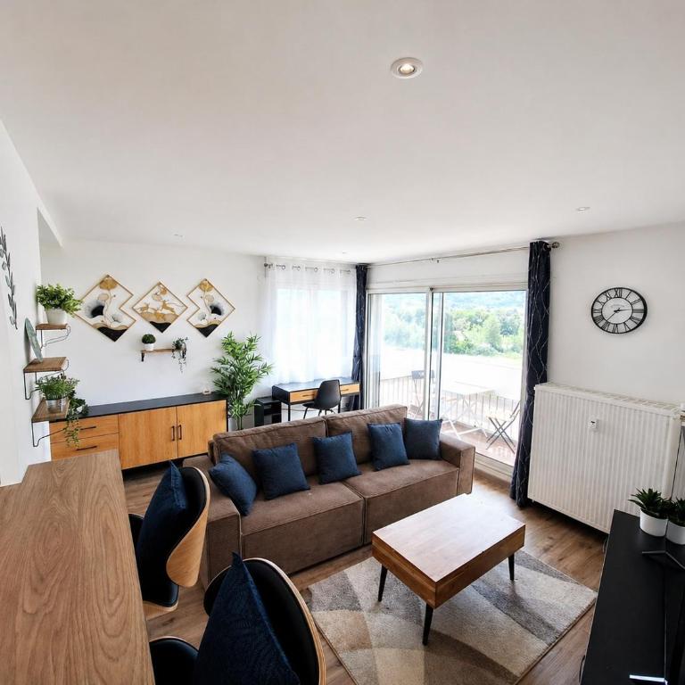 L'Éclat Céleste - Parking Gratuit et Securisé - Vue Panoramique - Wifi Fibre - Idéal Professionnel ou Escapade à Deux - Apartment mit 1 Schlafzimmer, Balkon und Bergblick - 7
