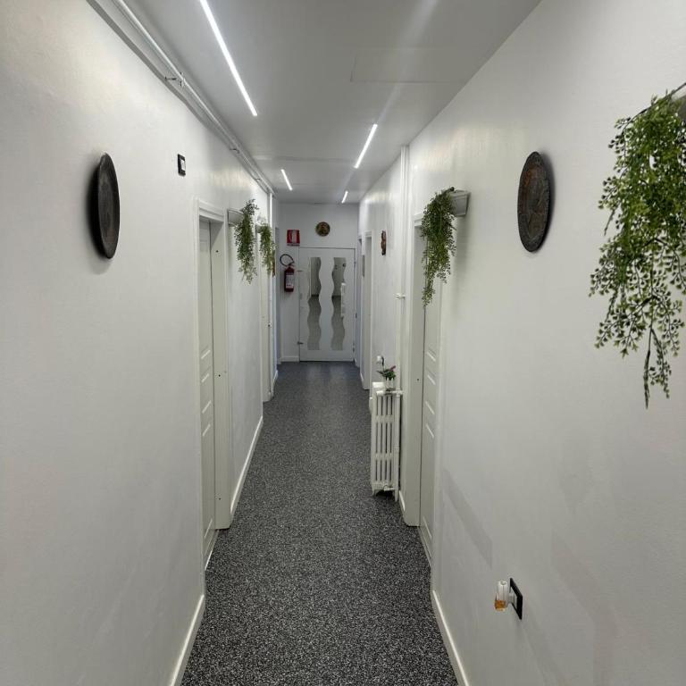 Hotel Emmy - Camera Matrimoniale con Bagno in Comune - 14