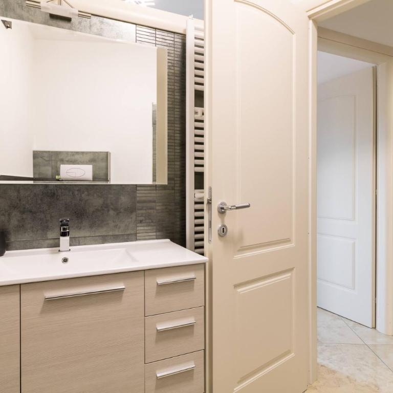 Albergo Diffuso Borgo Piovere, Noemi, 3-room Apartmen historic center - Appartamento con 2 Camere da Letto e Balcone - 14