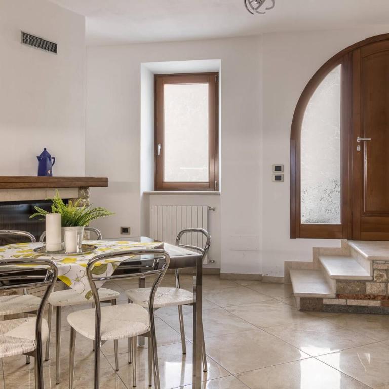 Albergo Diffuso Borgo Piovere, Noemi, 3-room Apartmen historic center - Appartamento con 2 Camere da Letto e Balcone - 30