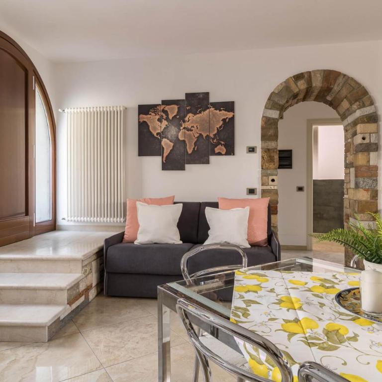 Albergo Diffuso Borgo Piovere, Noemi, 3-room Apartmen historic center - Appartamento con 2 Camere da Letto e Balcone - 9