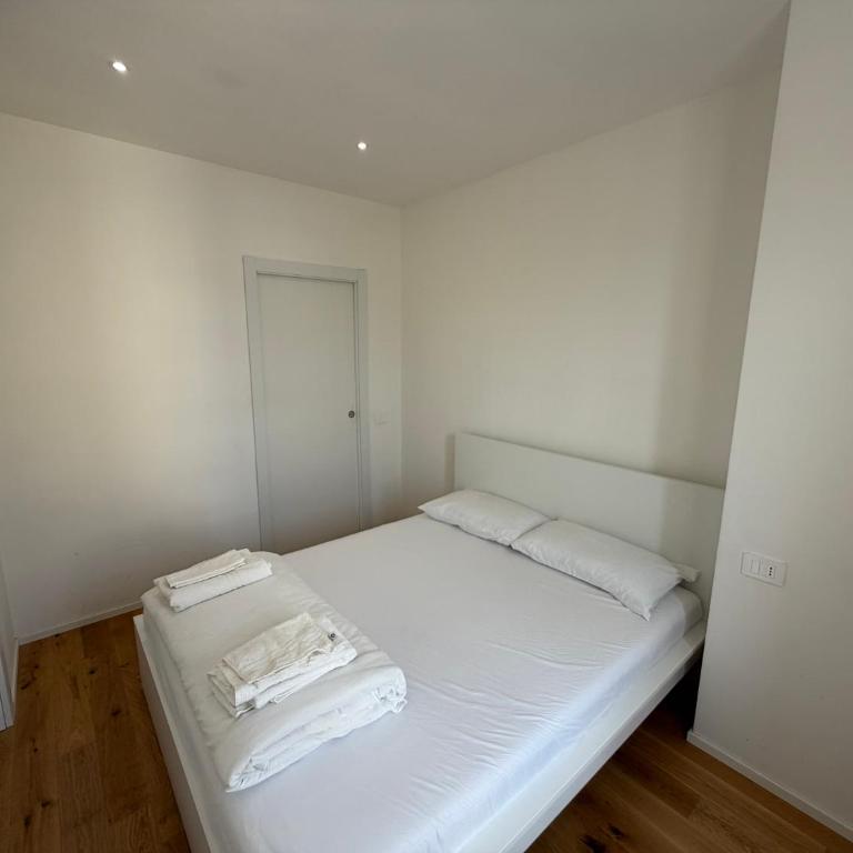 Milano Bicocca M5 - 5 Suites & Parking - One-Bedroom Deluxe Apartment - 17