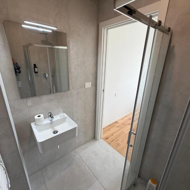 Milano Bicocca M5 - 5 Suites & Parking - One-Bedroom Deluxe Apartment - 18