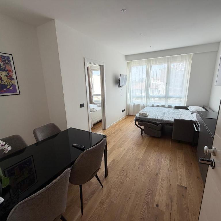 Milano Bicocca M5 - 5 Suites & Parking - One-Bedroom Deluxe Apartment - 1