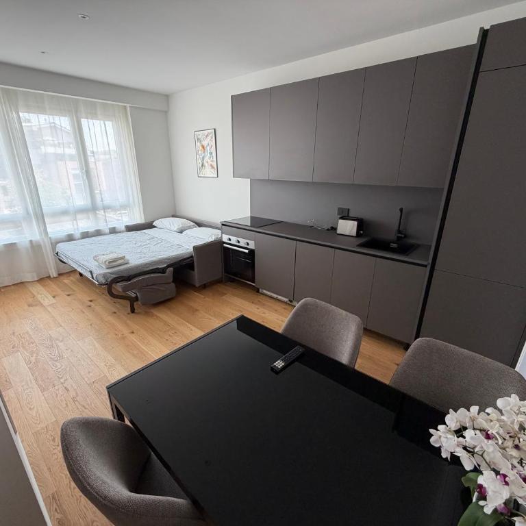 Milano Bicocca M5 - 5 Suites & Parking - One-Bedroom Deluxe Apartment - 2
