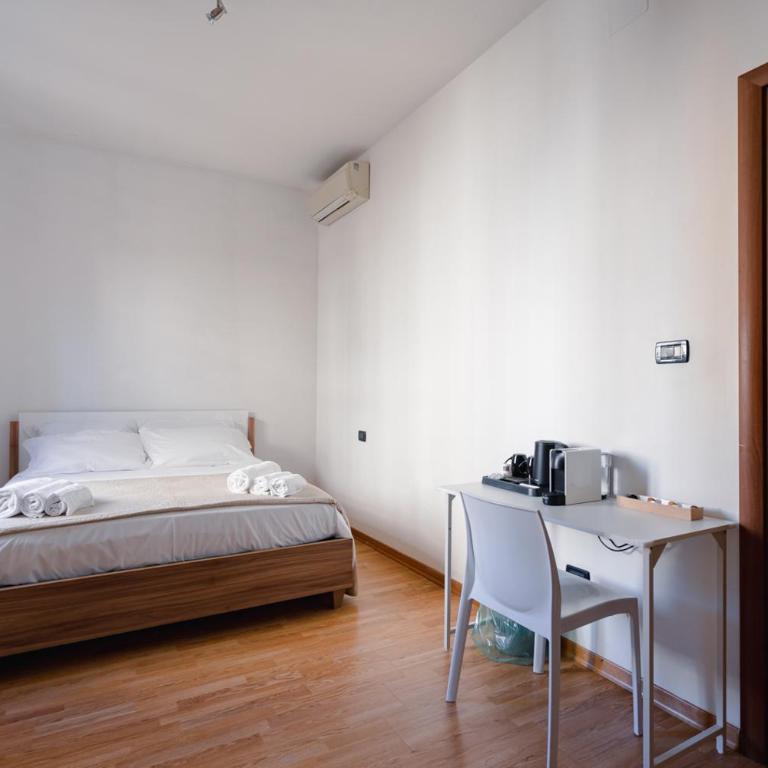 centrale bologna - Double Room - 8