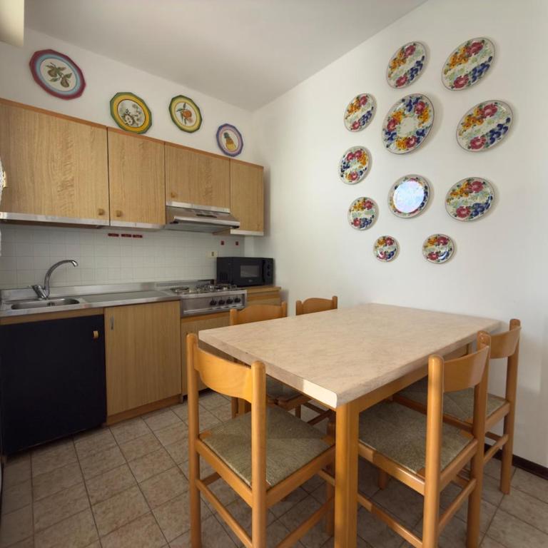 Piscina, Parcheggio, Campi sportivi - Valbella 12 - Two-Bedroom Apartment - 11