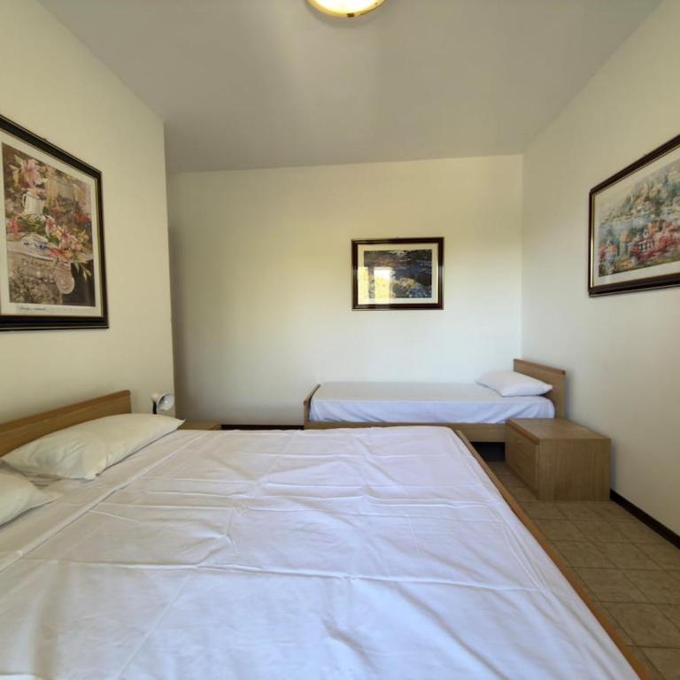 Piscina, Parcheggio, Campi sportivi - Valbella 12 - Two-Bedroom Apartment - 6